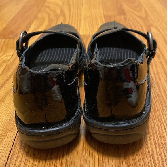 BORN Patent Leather Mary Jane’s, 7/38 - Picture 7 of 10